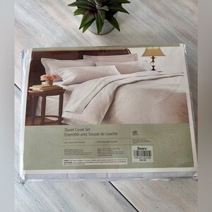 NWT Whole Home (3) Piece Striped White Duvet Cover Set: Duvet Cover & (2) Shams.